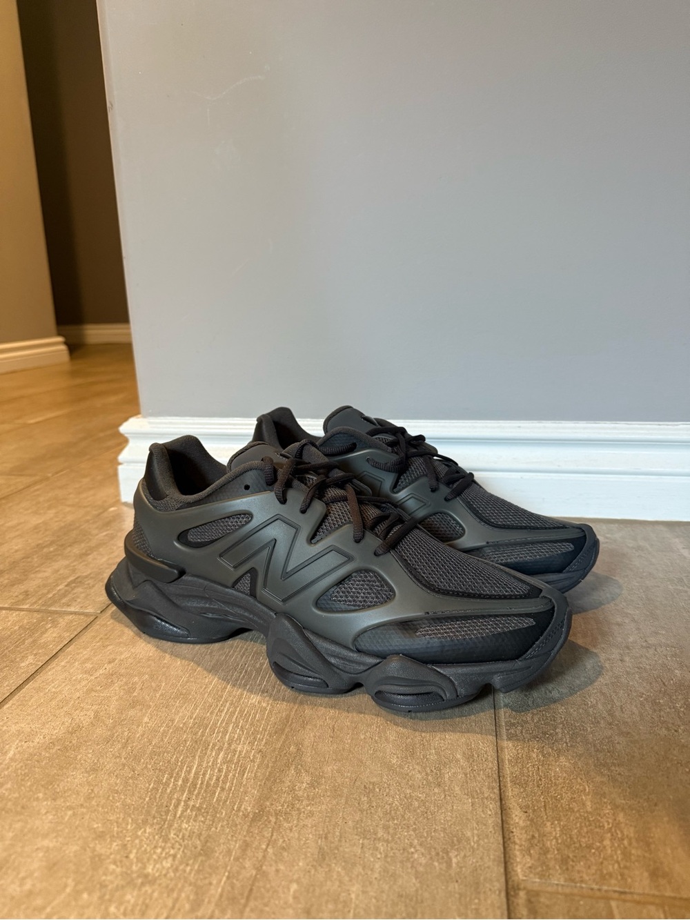 New Balance Men's Black Athletic Sneakers - Picture 5 of 7